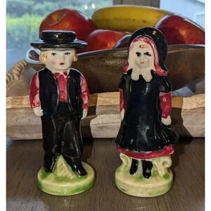 Vintage Ceramic Amish Pioneer Couple Salt & Pepper Shakers